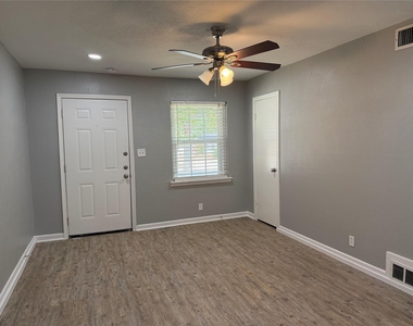 2505 Normont Circle - Photo Thumbnail 5