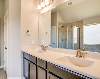 2404 Prospect Park Lane - Photo Thumbnail 10