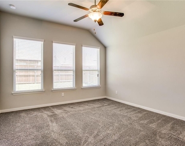 2404 Prospect Park Lane - Photo Thumbnail 8