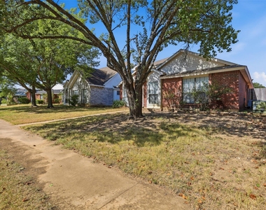 508 Sims Drive - Photo Thumbnail 2