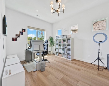 1008 Bolden Avenue - Photo Thumbnail 3