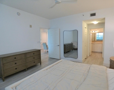 802 W Windward Way - Photo Thumbnail 9