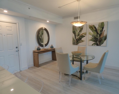 802 W Windward Way - Photo Thumbnail 7