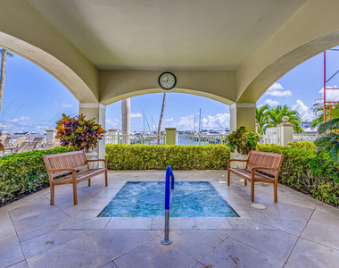 802 W Windward Way - Photo Thumbnail 24