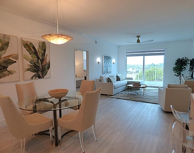 802 W Windward Way - Photo Thumbnail 6
