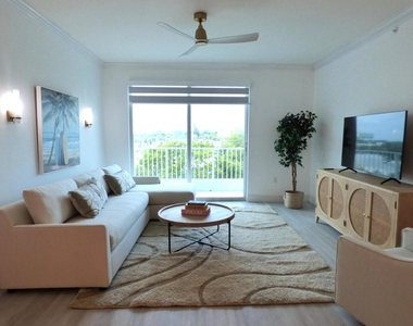 802 W Windward Way - Photo Thumbnail 5