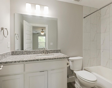 818 W Walker Street - Photo Thumbnail 11