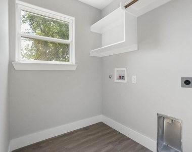 818 W Walker Street - Photo Thumbnail 12