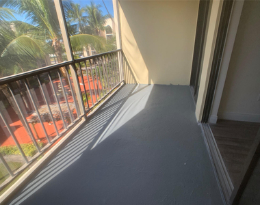 19455 Ne 10 Avenue - Photo Thumbnail 6