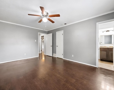 8351 Lullwater Drive - Photo Thumbnail 21