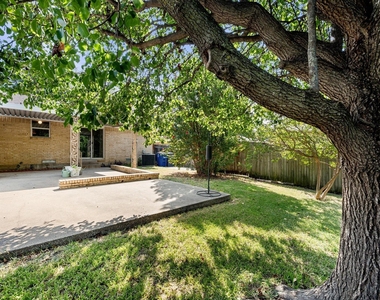 8351 Lullwater Drive - Photo Thumbnail 23