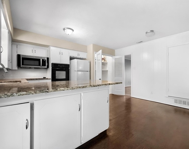 8351 Lullwater Drive - Photo Thumbnail 16