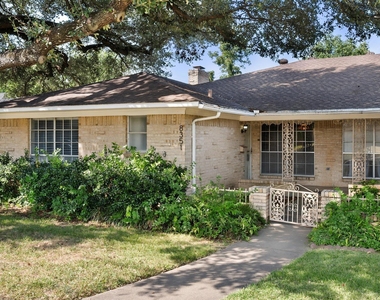 8351 Lullwater Drive - Photo Thumbnail 2