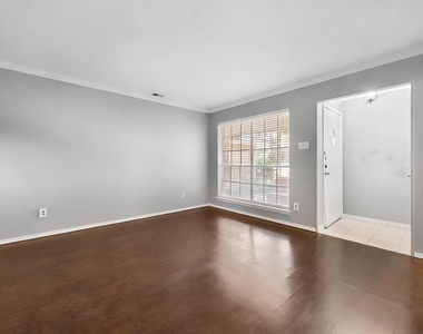 8351 Lullwater Drive - Photo Thumbnail 4