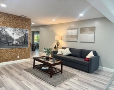 200 Ne 56th Street - Photo Thumbnail 14