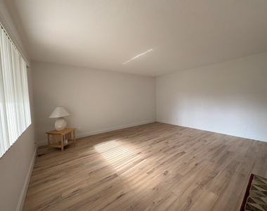 15091 Ashland Circle - Photo Thumbnail 3