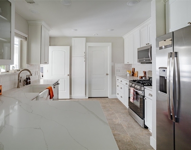 107 Sweet Street - Photo Thumbnail 3