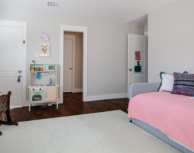 107 Sweet Street - Photo Thumbnail 8
