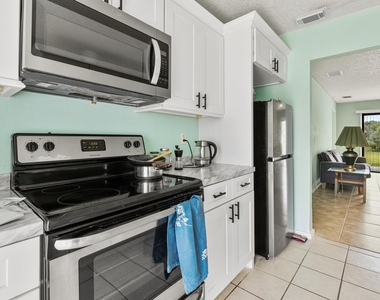 603 Sw Jeanne Street - Photo Thumbnail 3