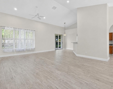 1571 Sw Hunnicut Avenue - Photo Thumbnail 2