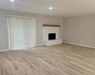 2714 Buffalo Drive - Photo Thumbnail 4