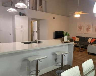 832 Nw 92nd Avenue - Photo Thumbnail 7