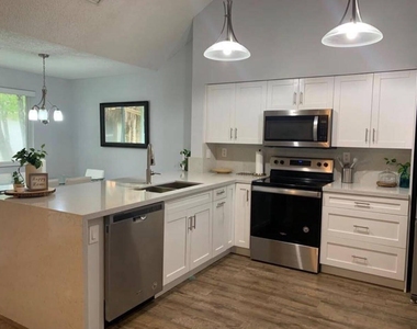 832 Nw 92nd Avenue - Photo Thumbnail 3