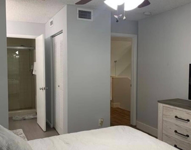 832 Nw 92nd Avenue - Photo Thumbnail 13