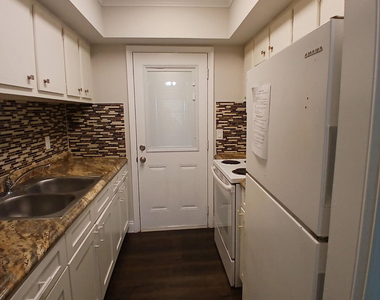 1480 E Sample Road - Photo Thumbnail 4