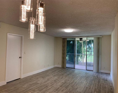 250 Jacaranda Drive - Photo Thumbnail 4