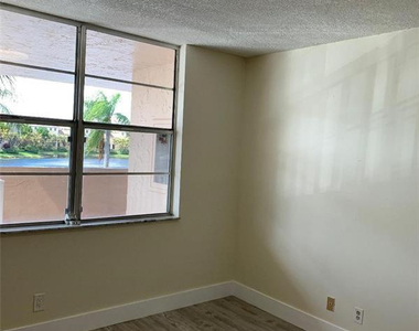 250 Jacaranda Drive - Photo Thumbnail 7