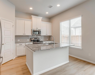10512 Palmera Road - Photo Thumbnail 14