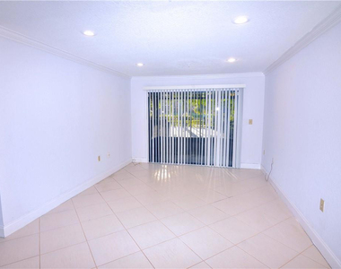2313 N Congress Avenue - Photo Thumbnail 3