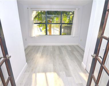 2313 N Congress Avenue - Photo Thumbnail 8