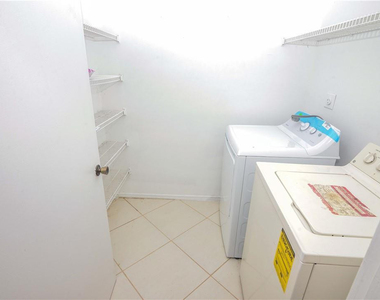 2313 N Congress Avenue - Photo Thumbnail 7
