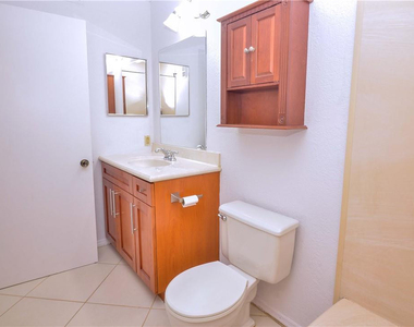 2313 N Congress Avenue - Photo Thumbnail 12