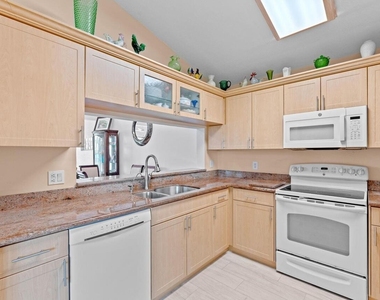 8486 Heather Place - Photo Thumbnail 5