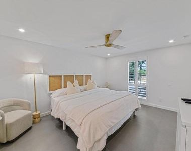 765 Jeffery Street - Photo Thumbnail 13