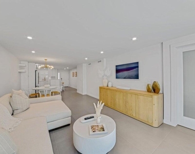 765 Jeffery Street - Photo Thumbnail 12