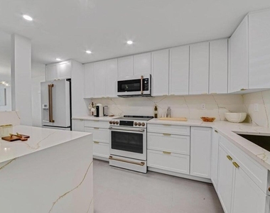 765 Jeffery Street - Photo Thumbnail 1