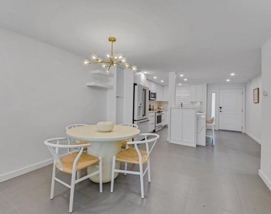 765 Jeffery Street - Photo Thumbnail 8
