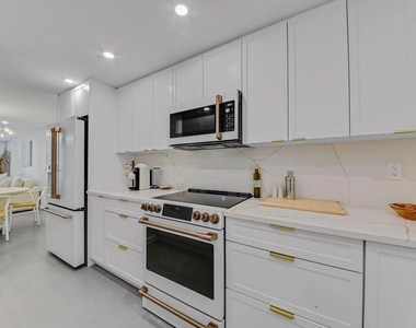 765 Jeffery Street - Photo Thumbnail 2