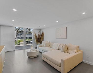765 Jeffery Street - Photo Thumbnail 9