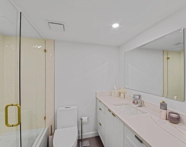 765 Jeffery Street - Photo Thumbnail 16