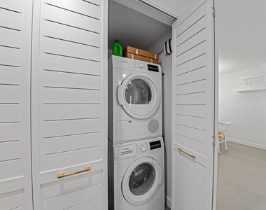 765 Jeffery Street - Photo Thumbnail 20
