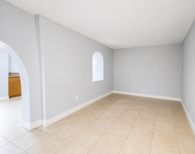 1223 W 27th Street - Photo Thumbnail 8