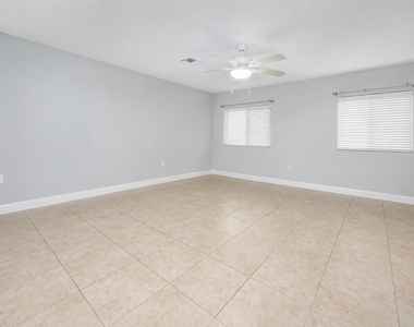 1223 W 27th Street - Photo Thumbnail 6