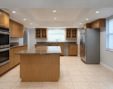 1223 W 27th Street - Photo Thumbnail 3