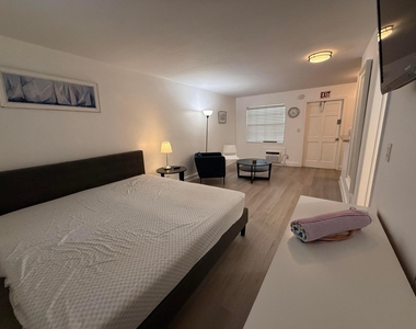 3226 Ne 12th Street - Photo Thumbnail 4