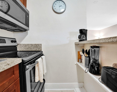 3226 Ne 12th Street - Photo Thumbnail 6